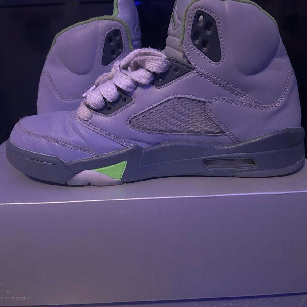 Stylish Gray and Green Sneakers - Picture 2 of 4